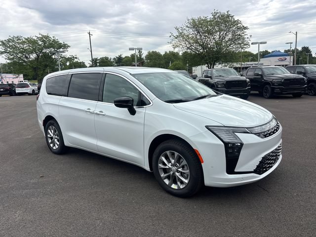 New 2027 Chrysler Pacifica Select w/ Family Tech Group AWD/4WD image 2