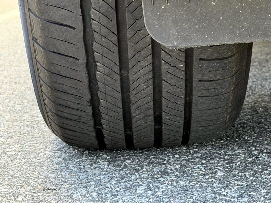 Certified 2025 Genesis GV70 2.5T AWD/4WD image 35