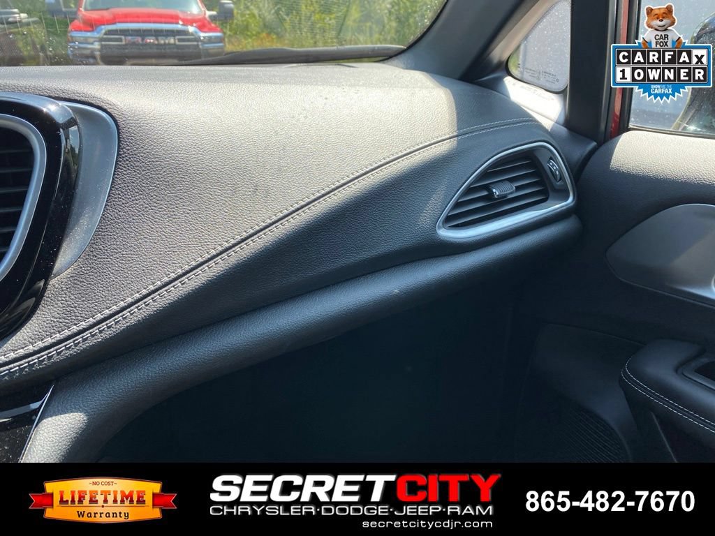Used 2025 Chrysler Pacifica Limited FWD image 15