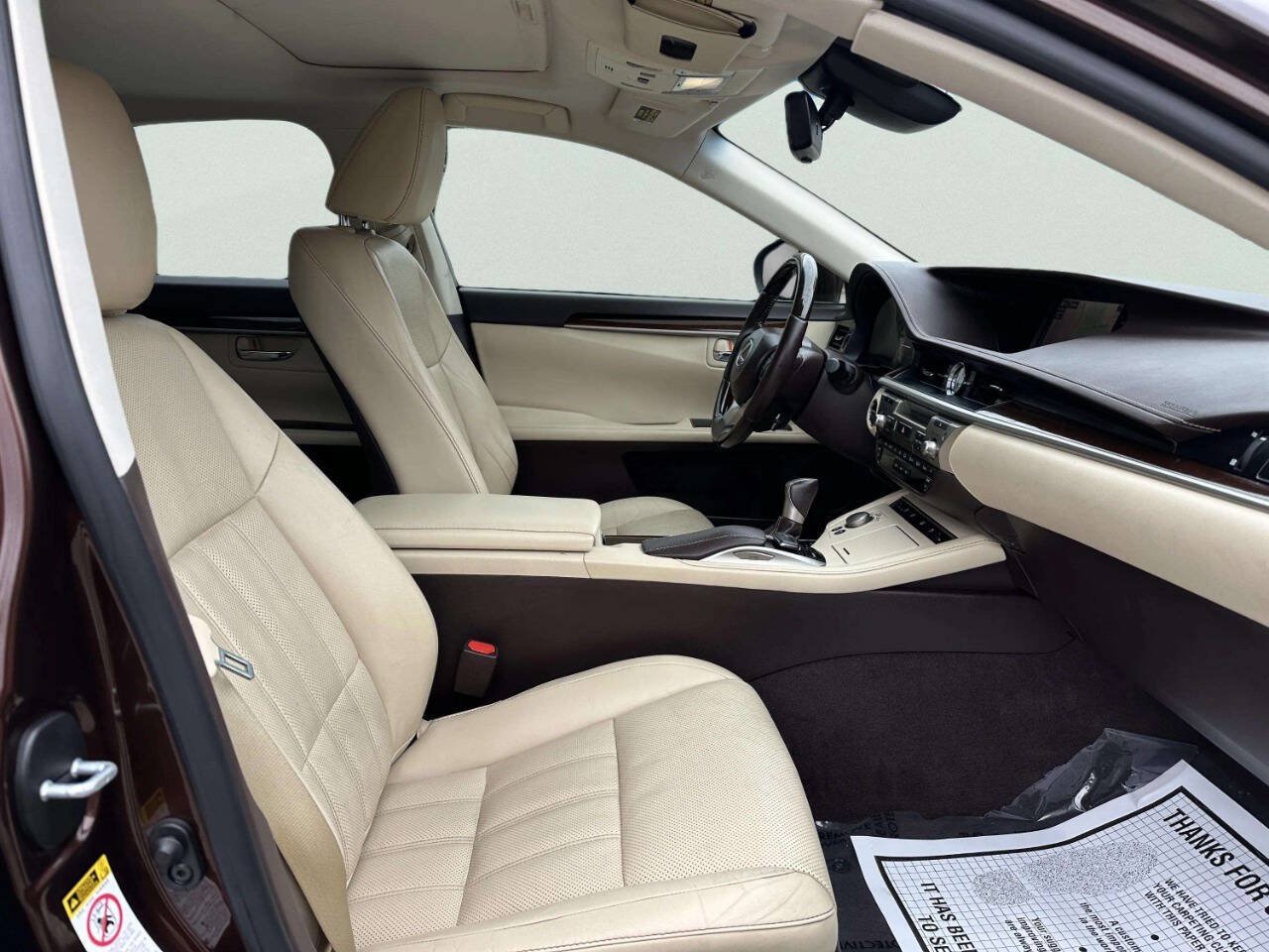 Used 2016 Lexus ES 300h w/ Luxury Package w/Wood Trim FWD image 16