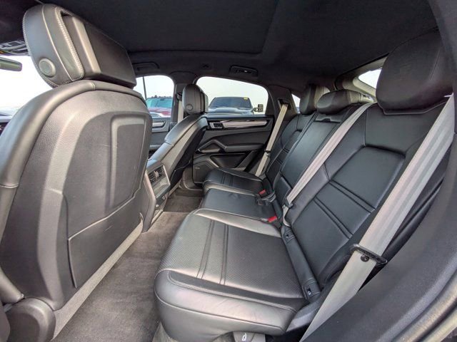 Used 2022 Porsche Cayenne S Platinum image 12