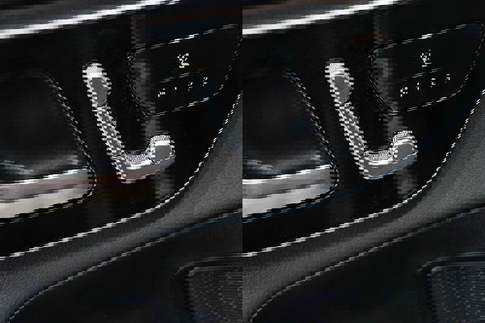 Used 2025 Mercedes-Benz GLC 350e image 23