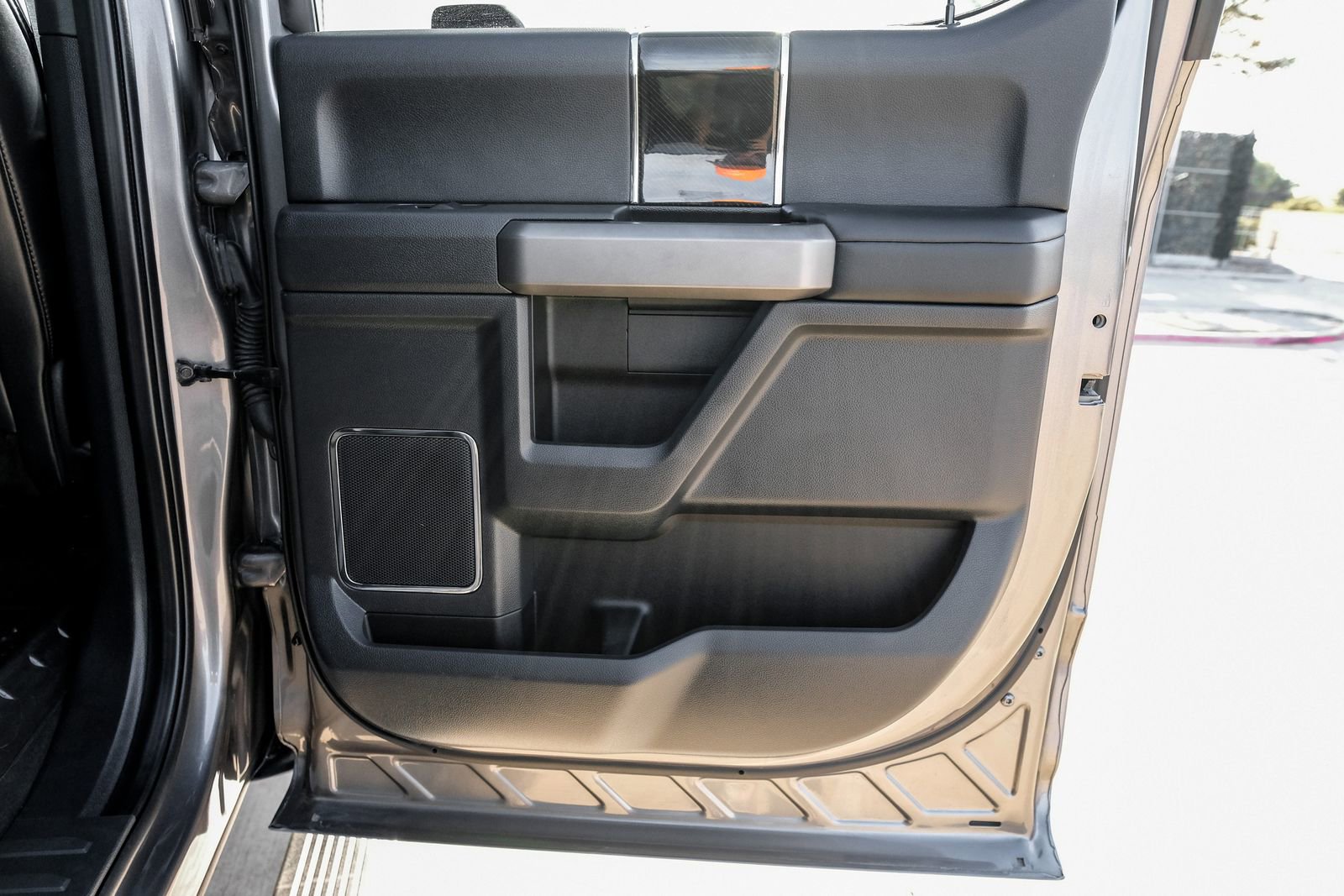 Used 2022 Ford F250 Platinum w/ FX4 Off-Road Package AWD/4WD image 51