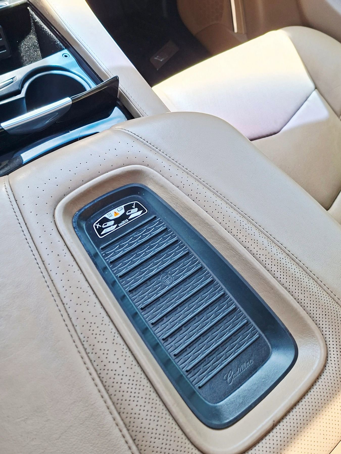 Used 2019 Cadillac Escalade ESV Platinum AWD/4WD image 24
