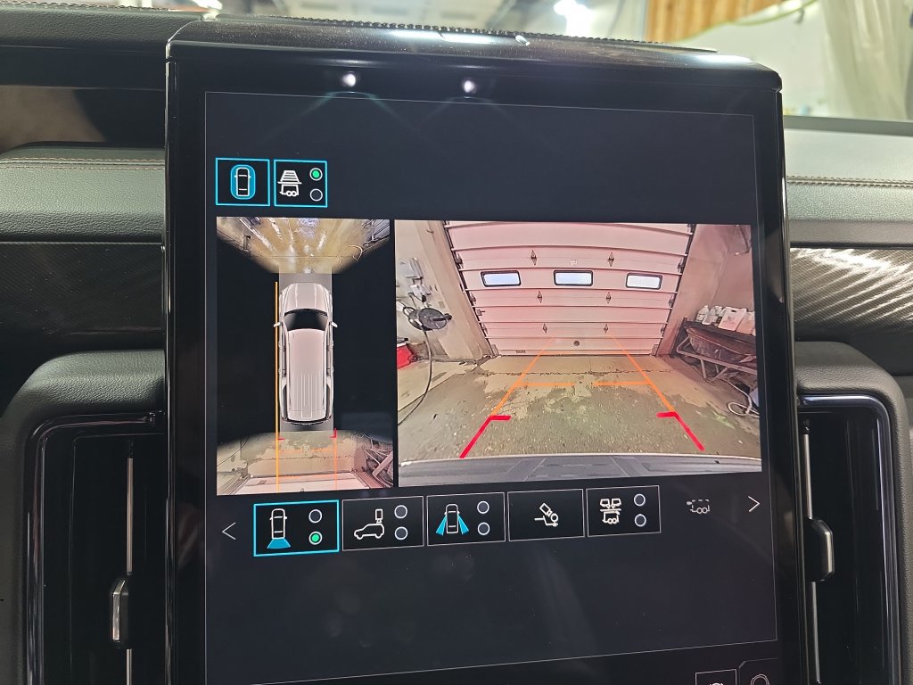 New 2026 GMC Yukon XL AT4 w/ AT4 Premium Plus Package AWD/4WD image 23