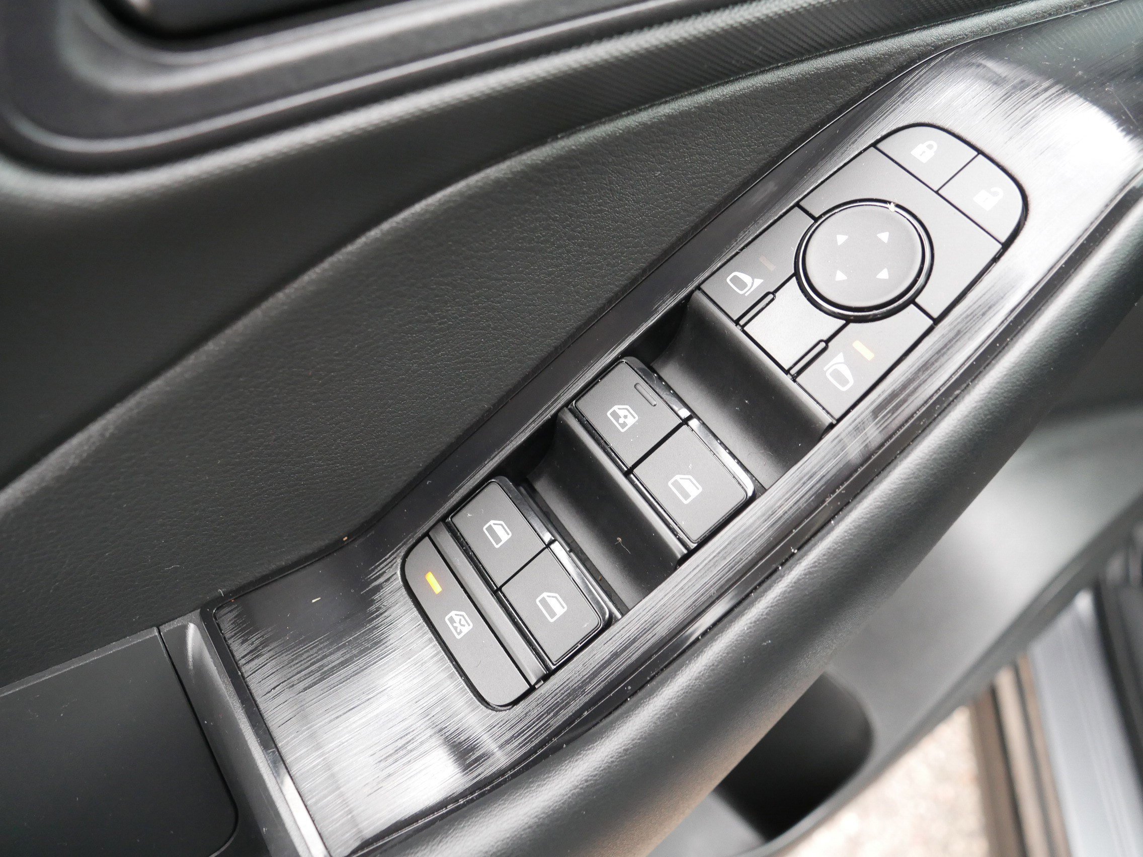 Used 2024 Nissan Rogue S image 19