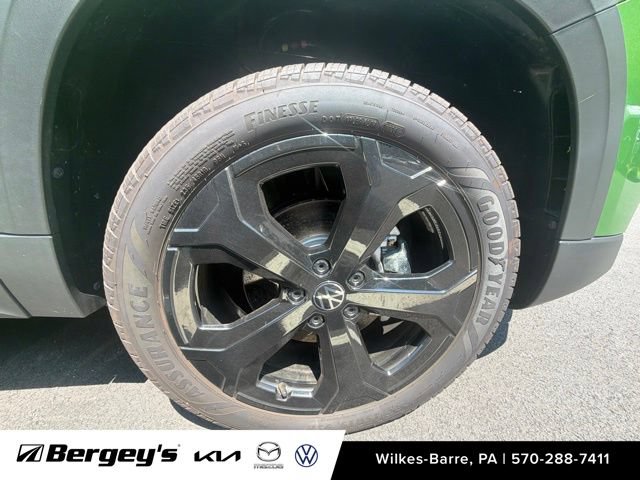 Certified 2025 Volkswagen Taos SE AWD/4WD image 15
