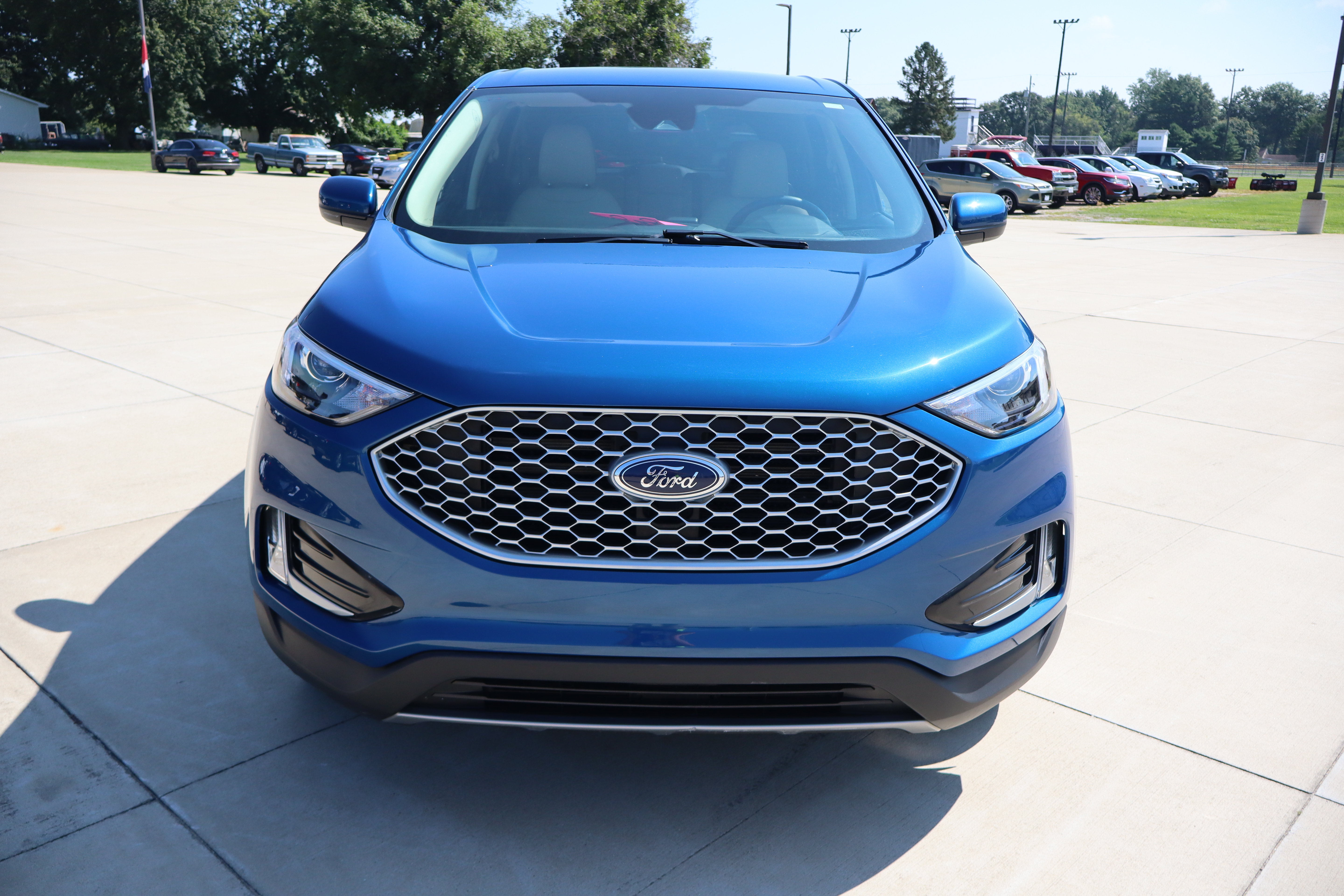 Used 2024 Ford Edge SEL w/ Convenience Package AWD/4WD image 2