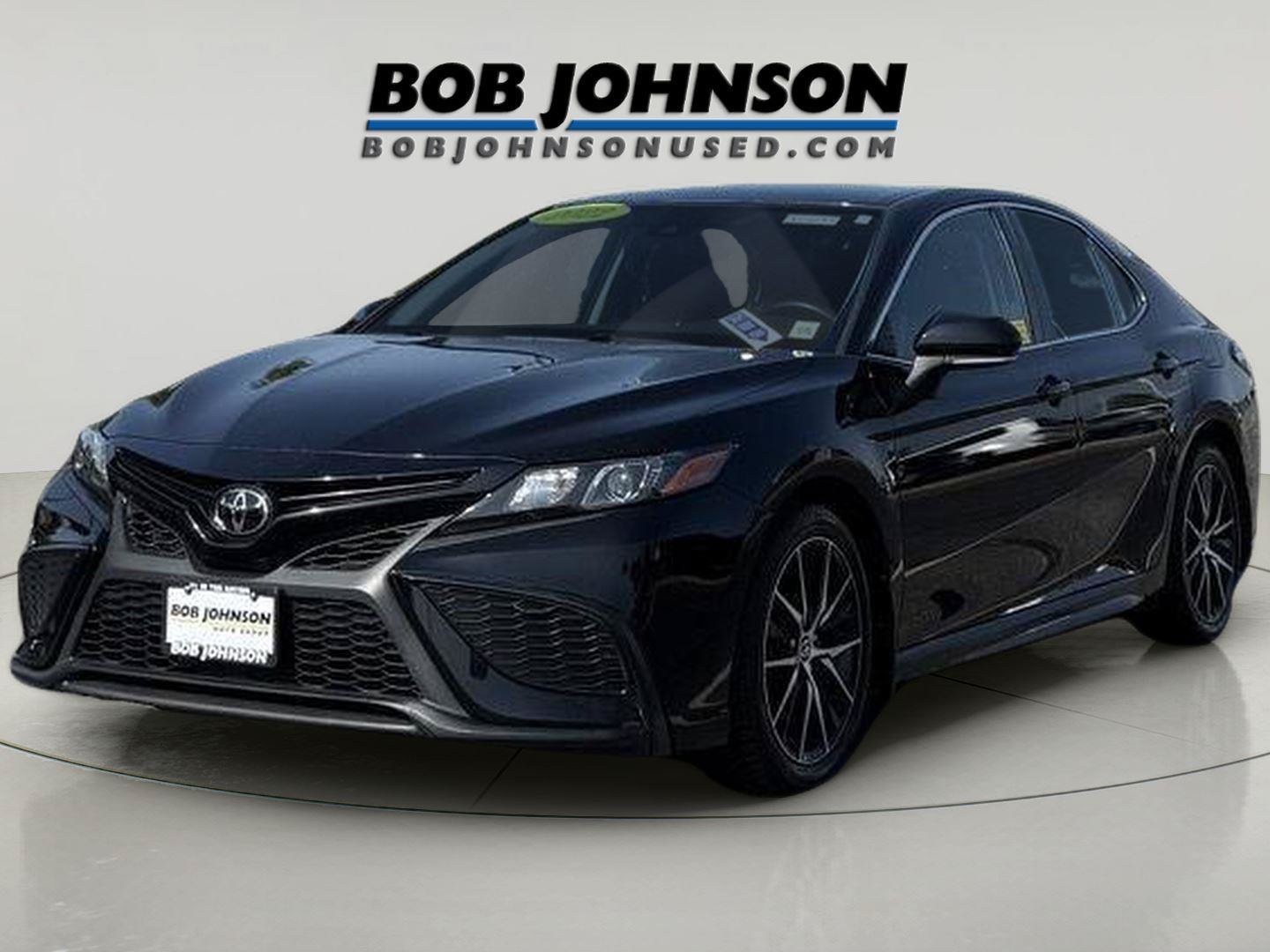 Used 2022 Toyota Camry SE FWD image 3