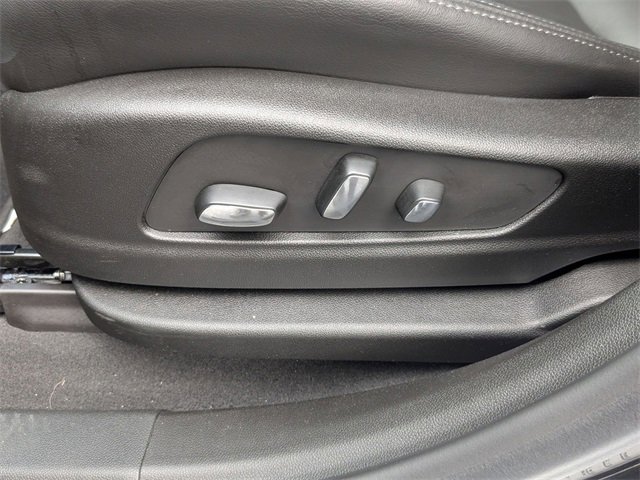 Used 2025 Cadillac XT6 Premium Luxury image 14