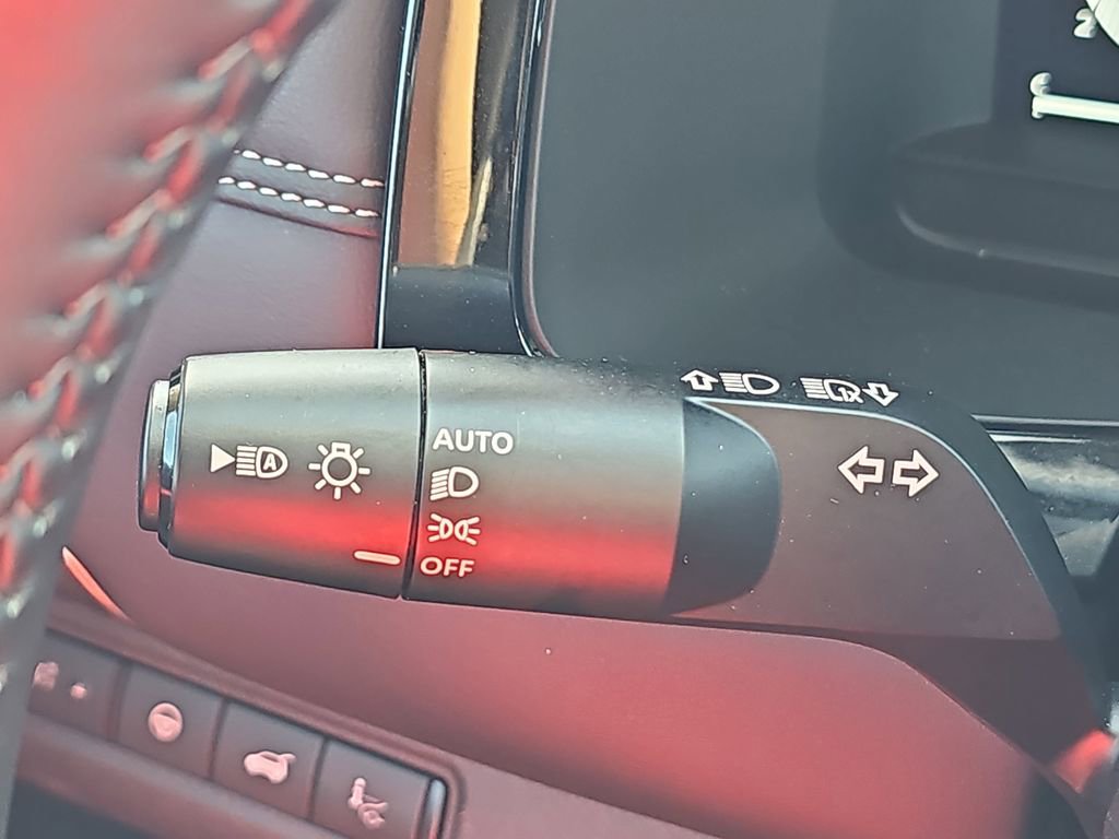 Used 2024 Nissan Pathfinder Platinum w/ Cargo Package image 31