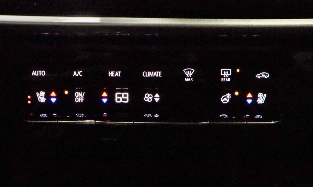 Used 2023 Chevrolet Bolt EUV Premier w/ Sun & Sound Package image 32