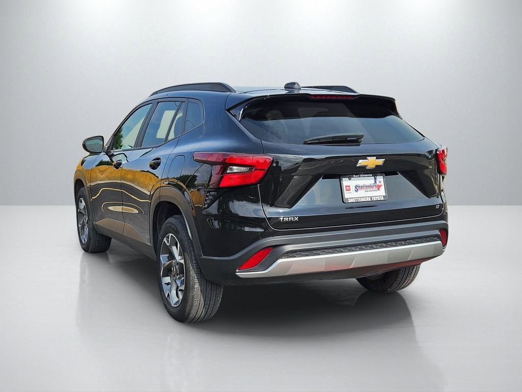 Used 2025 Chevrolet Trax LT FWD image 7
