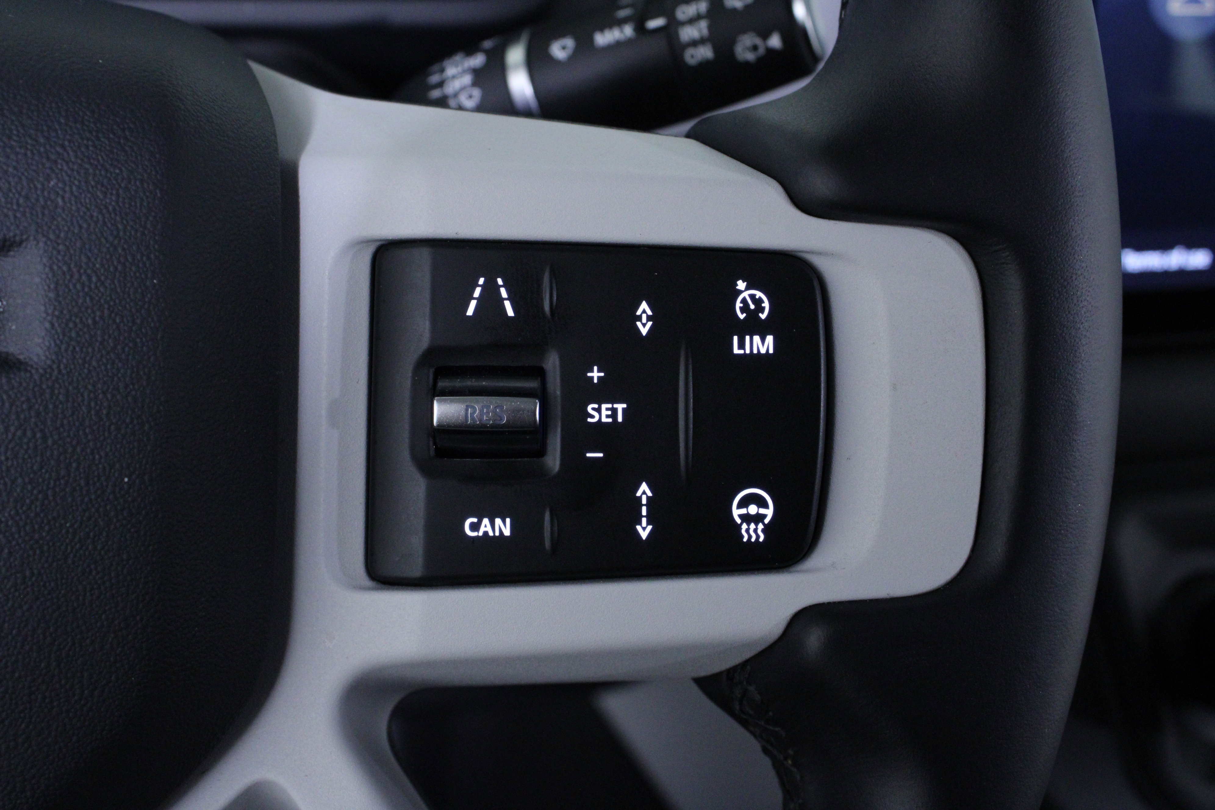 Used 2025 Land Rover Defender 110 S image 23