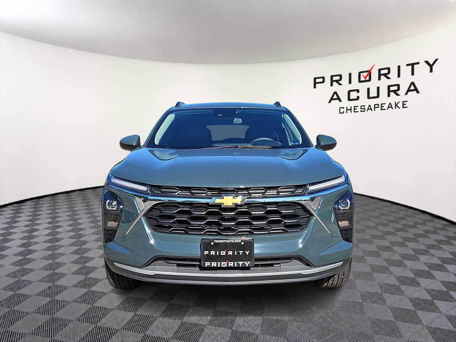 Used 2025 Chevrolet Trax LT FWD image 2