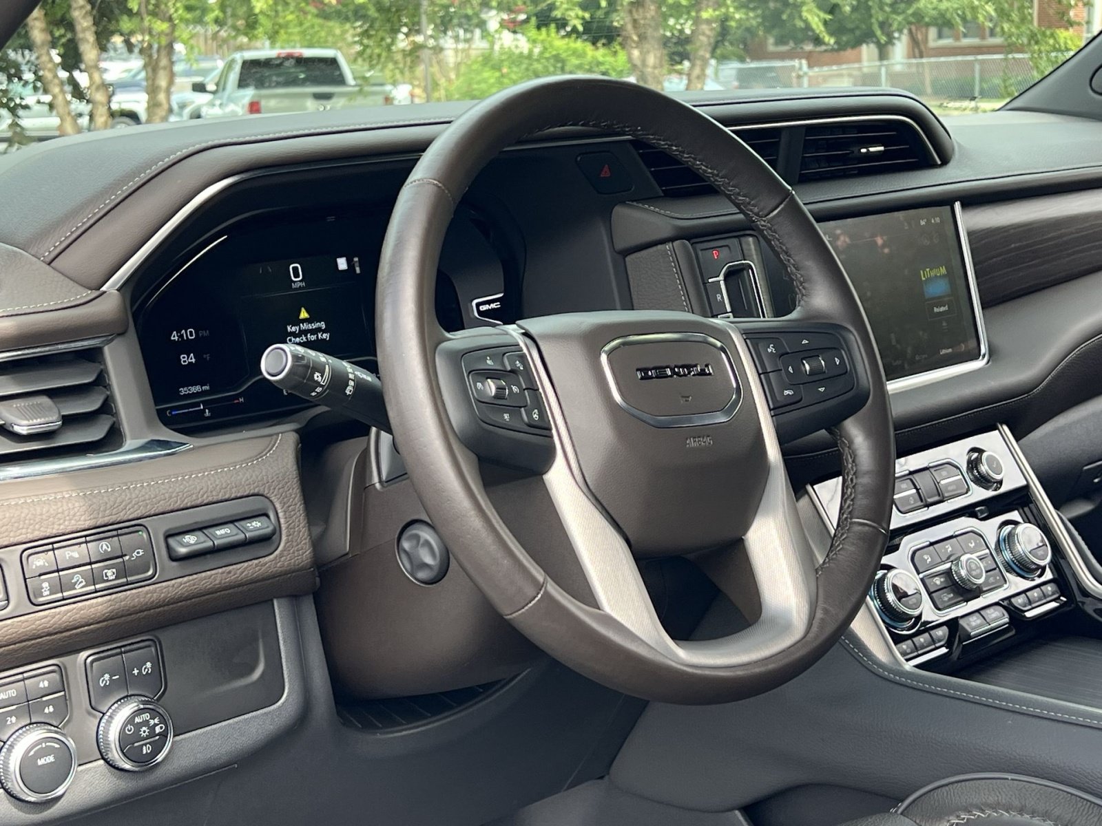 Used 2022 GMC Yukon XL Denali AWD/4WD image 15