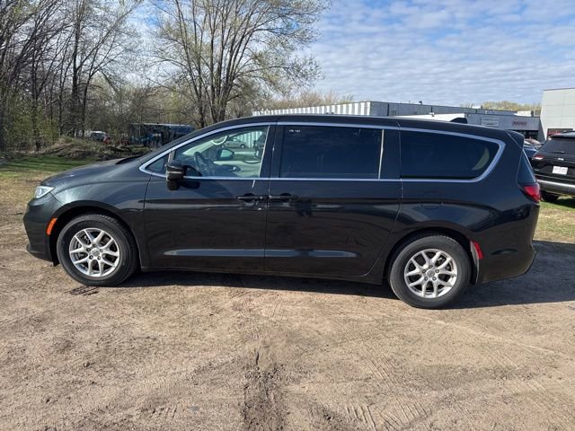 Used 2023 Chrysler Pacifica Touring-L FWD image 6