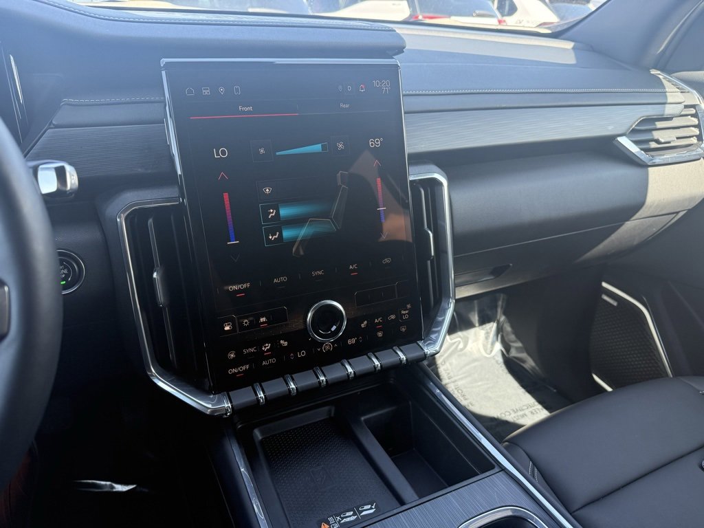 Used 2024 GMC Acadia Elevation image 11