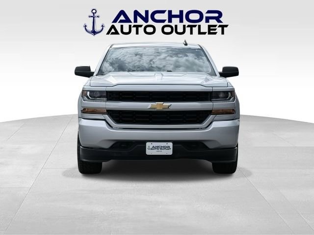 Used 2018 Chevrolet Silverado 1500 Custom w/ Custom Convenience Package RWD image 2