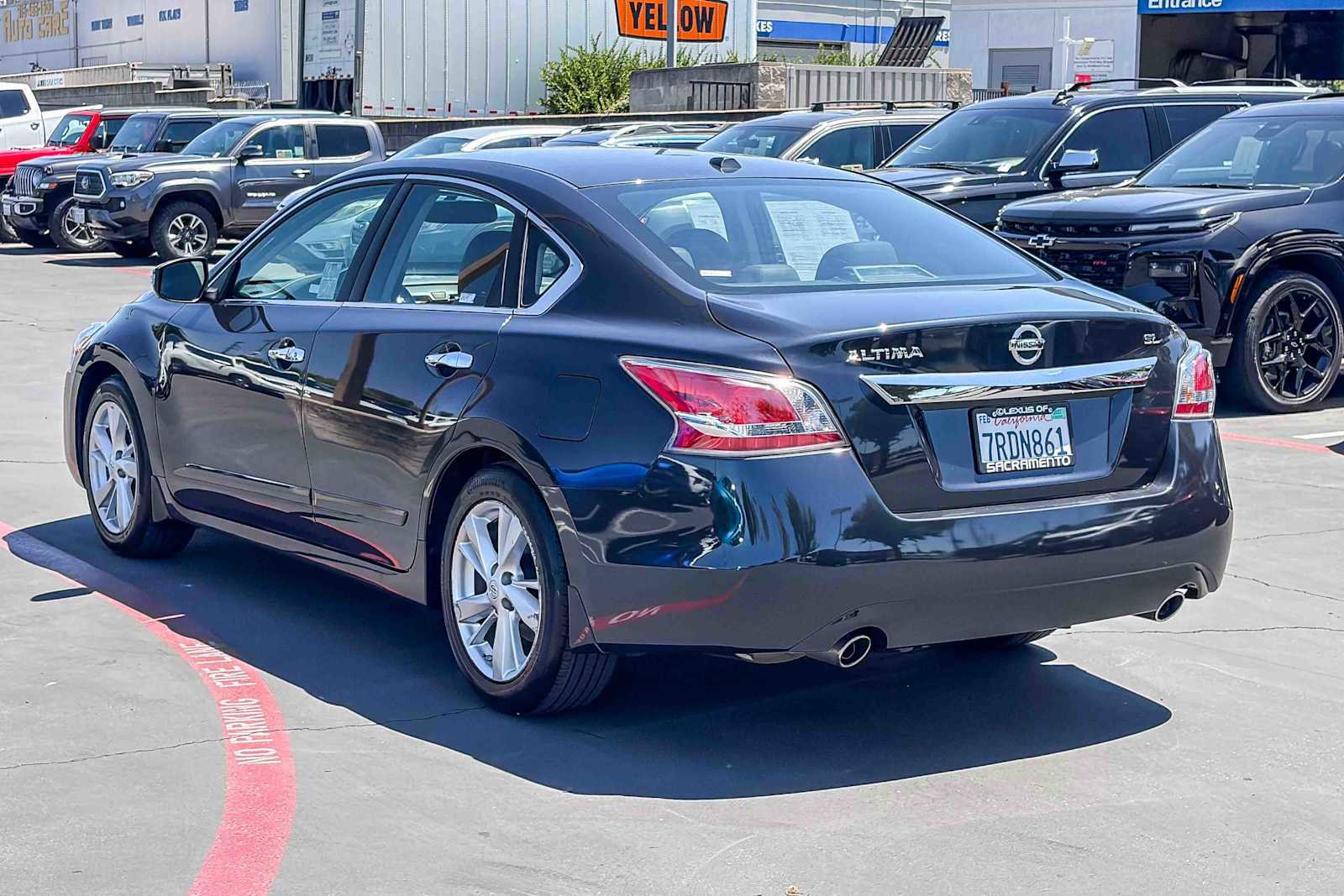 Used 2015 Nissan Altima 2.5 SL w/ Technology Package FWD image 2