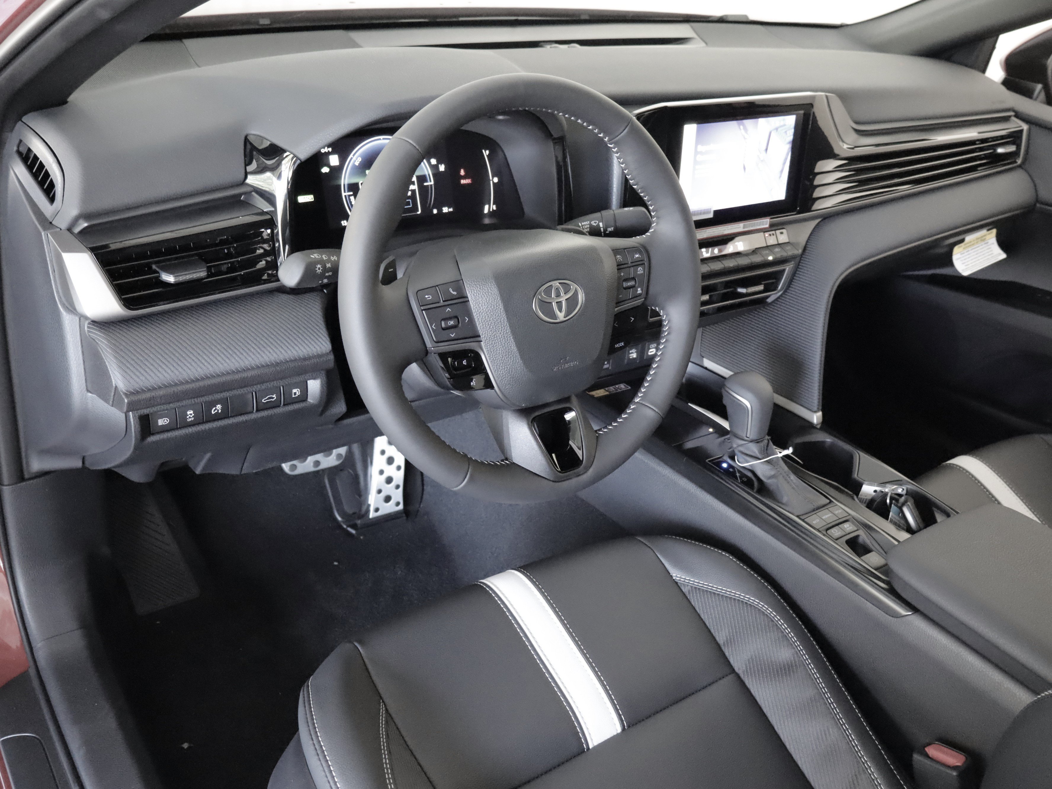 Used 2026 Toyota Camry SE w/ Convenience Package AWD/4WD image 9