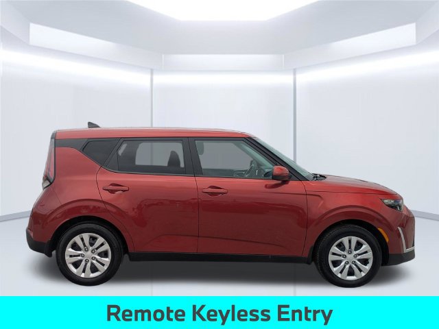 Used 2025 Kia Soul LX FWD image 8