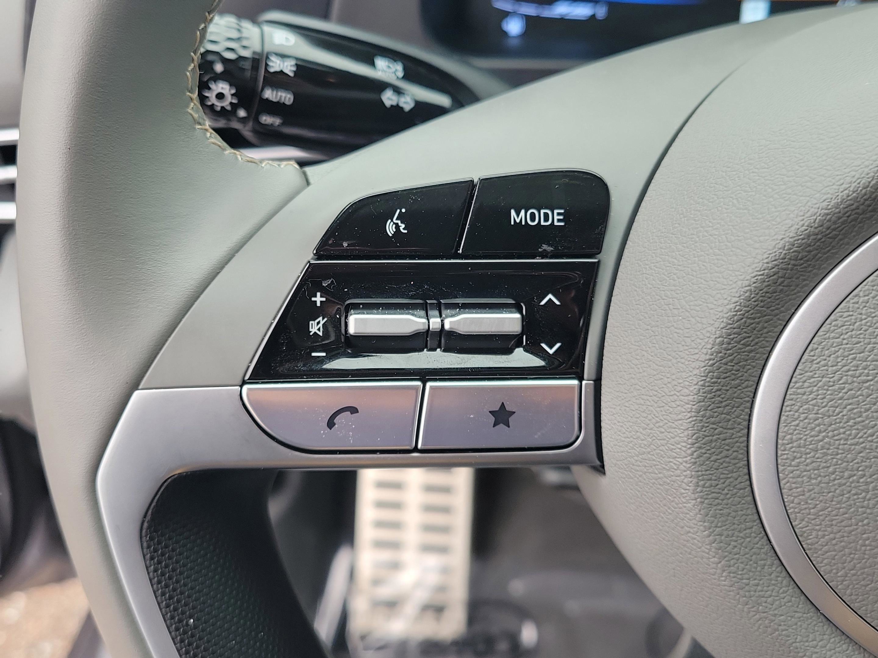 Certified 2025 Hyundai Elantra Sport image 25