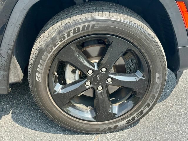 Used 2023 Jeep Grand Cherokee Altitude RWD image 29