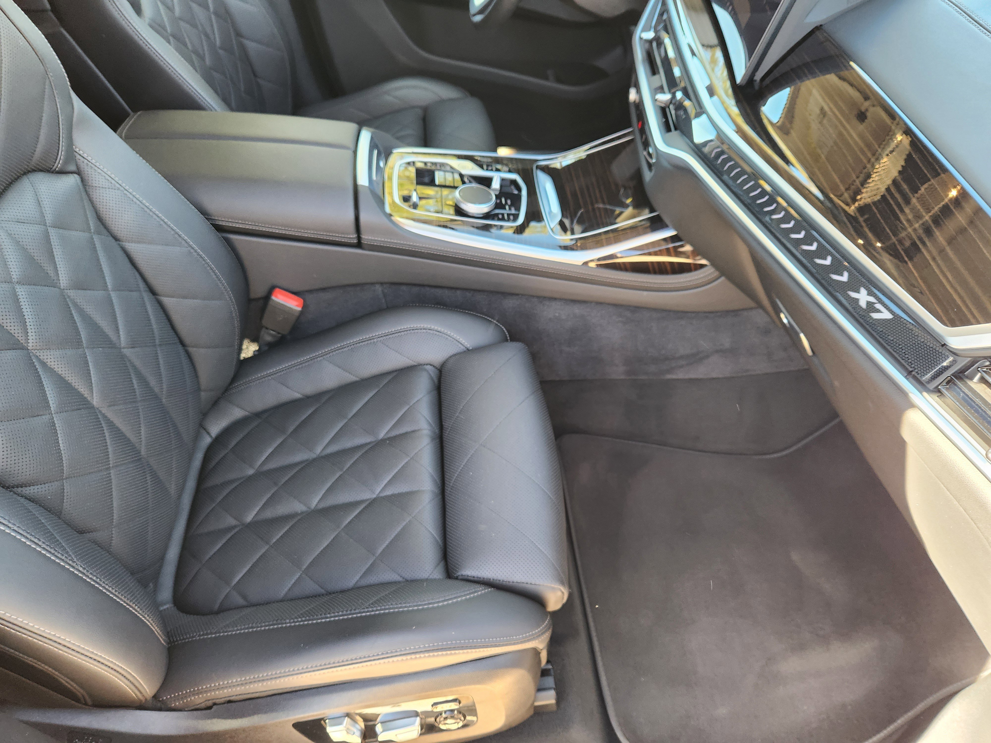 Used 2024 BMW X7 xDrive40i w/ Premium Package image 13