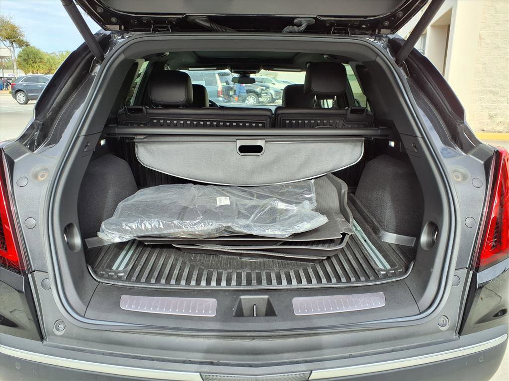 Certified 2023 Cadillac XT5 Premium Luxury w/ LPO, Floor Liner Package image 17