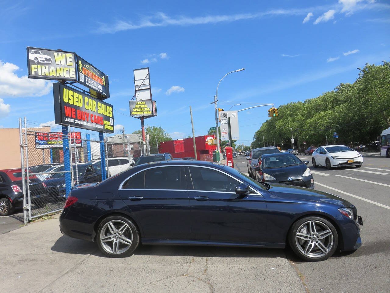 Used 2018 Mercedes-Benz E 300 4MATIC w/ Premium 1 Package image 9