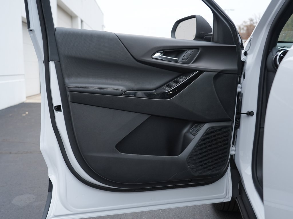 New 2027 Chevrolet Equinox LT w/ Convenience Package II AWD/4WD image 9