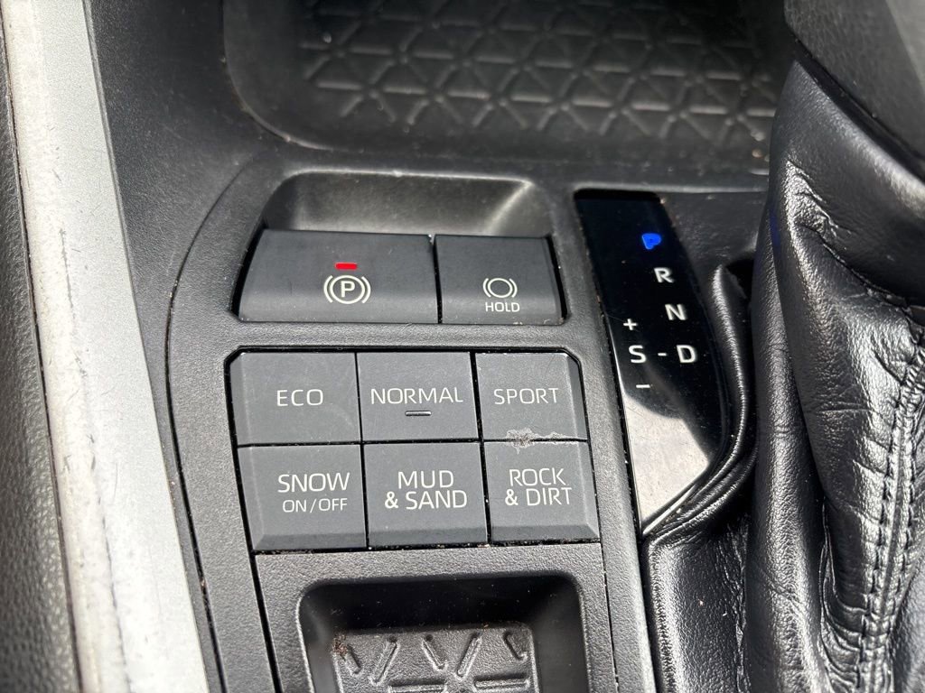 Used 2019 Toyota RAV4 LE w/ All Weather Liner Package AWD/4WD image 22