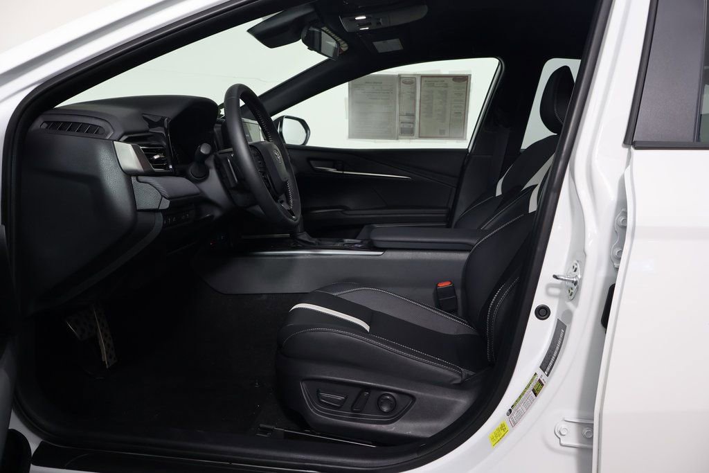 Used 2025 Toyota Camry SE image 10