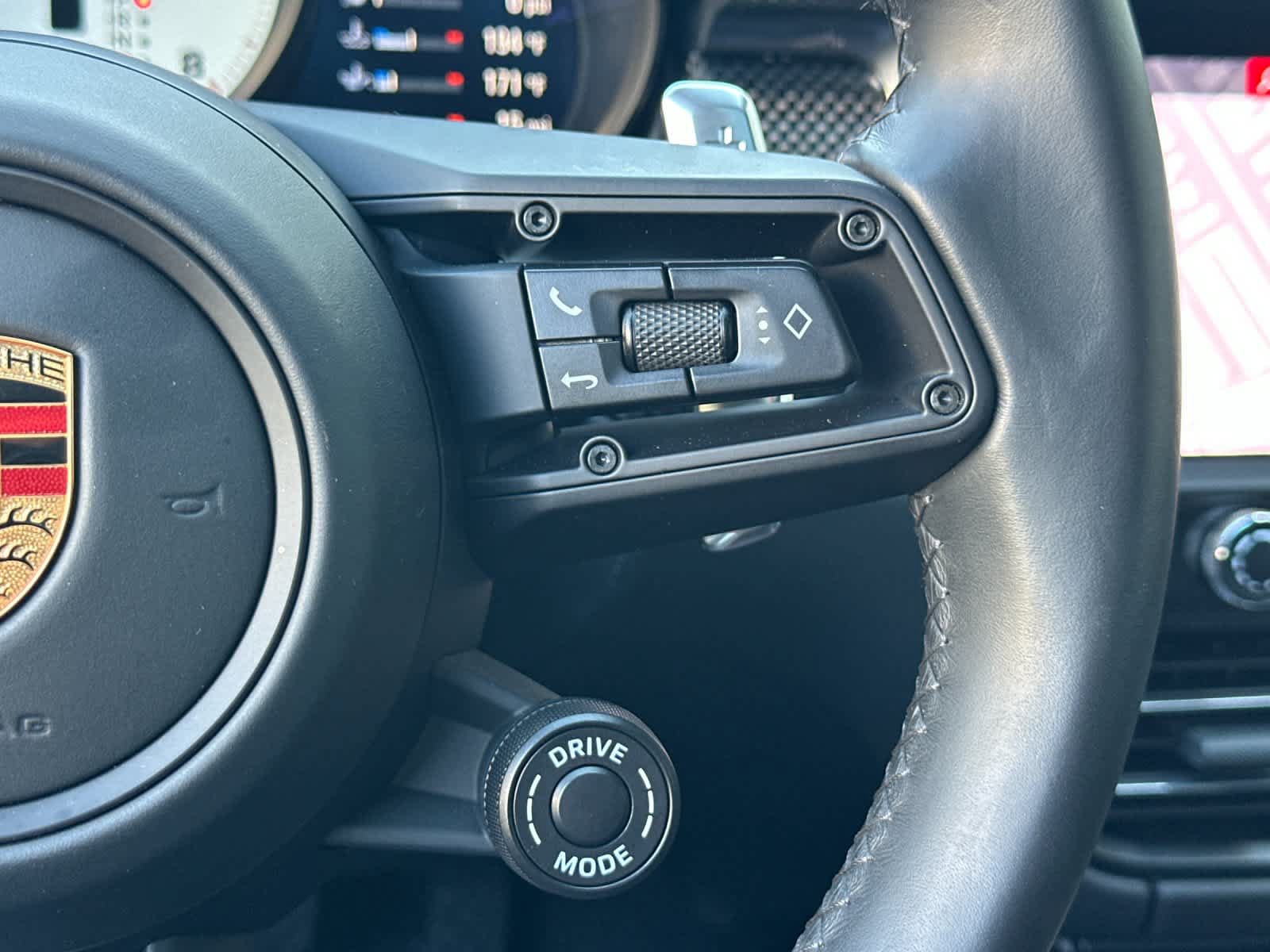 Certified 2025 Porsche Macan GTS AWD/4WD image 28