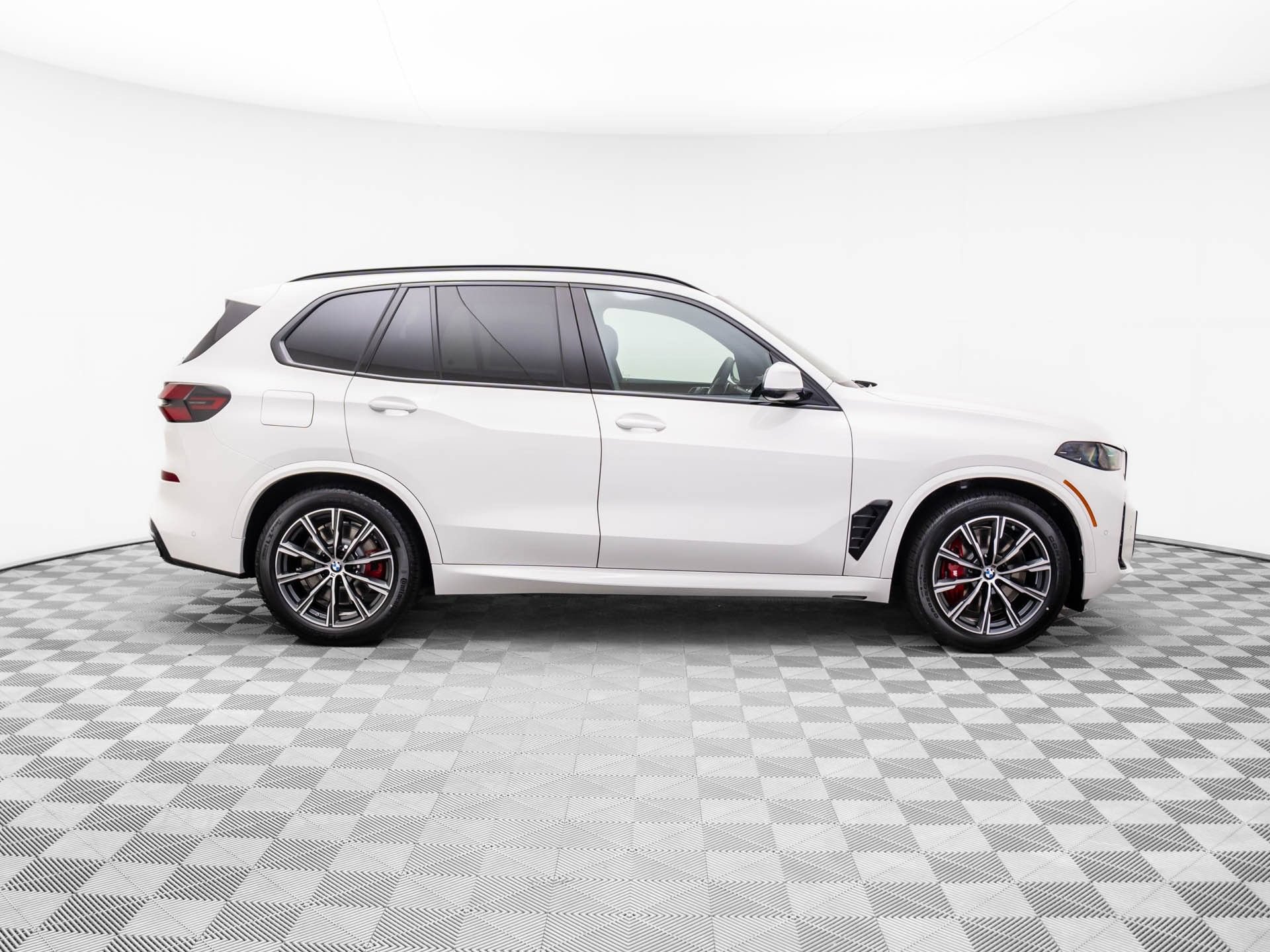 Used 2026 BMW X5 xDrive50e w/ M Sport Package AWD/4WD image 7