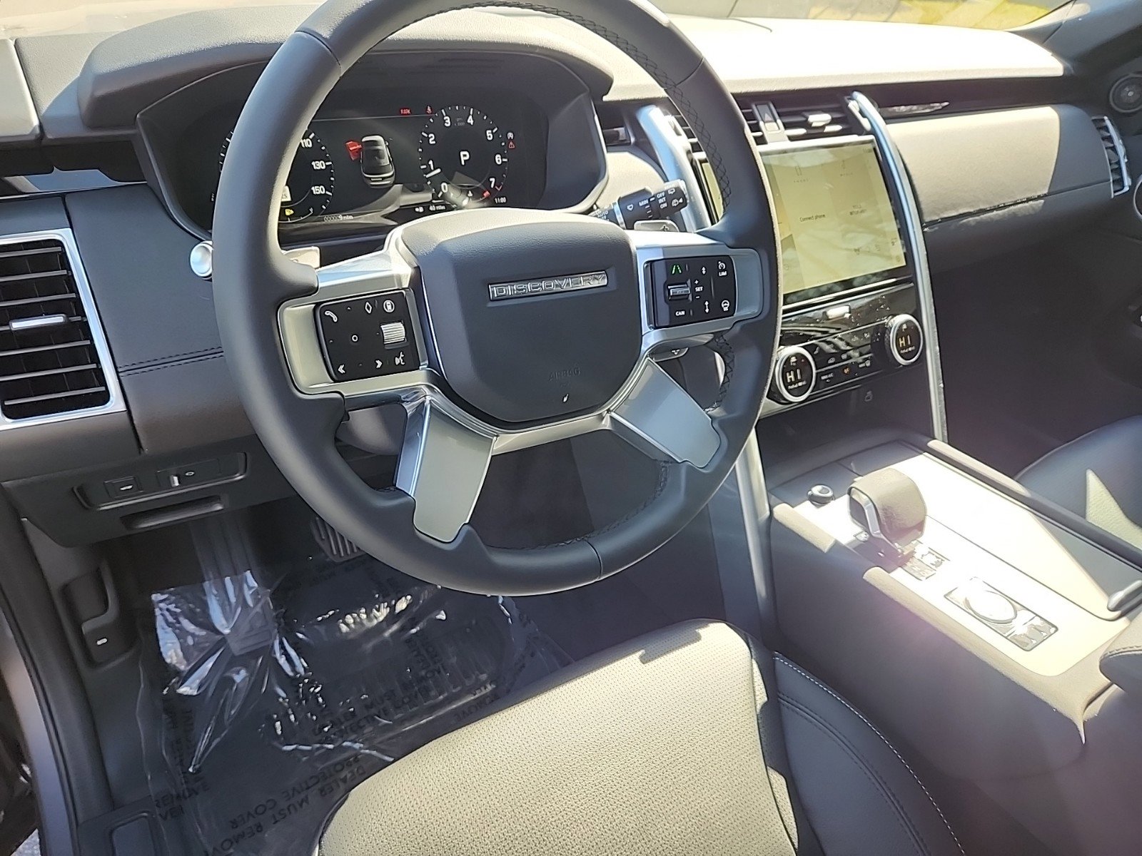 Certified 2025 Land Rover Discovery S image 15