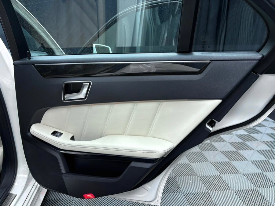 Used 2014 Mercedes-Benz E 350 4MATIC Sedan w/ Premium 1 Package image 27