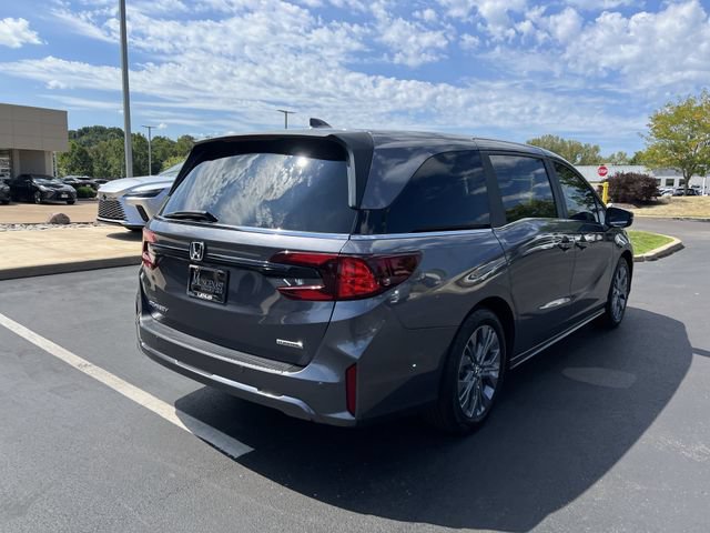 Used 2025 Honda Odyssey Touring image 3