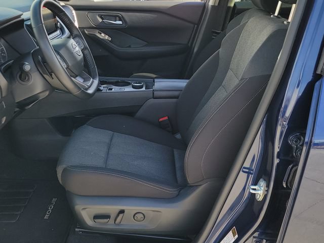 Used 2025 Nissan Rogue SV AWD/4WD image 6