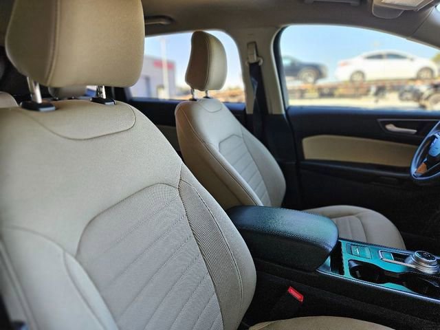 Used 2021 Ford Edge SE image 14
