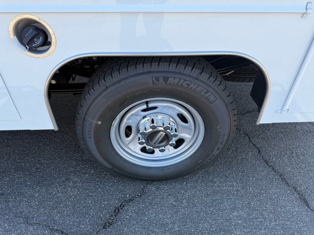 New 2026 Ford F250 XL w/ XL Chrome Package image 28