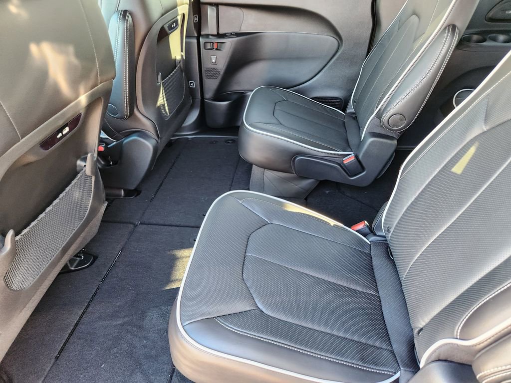 New 2026 Chrysler Pacifica Limited w/ S Appearance Package image 21