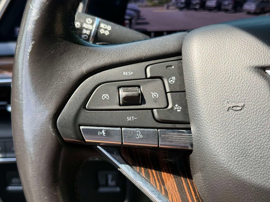 Used 2023 Cadillac Escalade ESV Premium Luxury AWD/4WD image 35