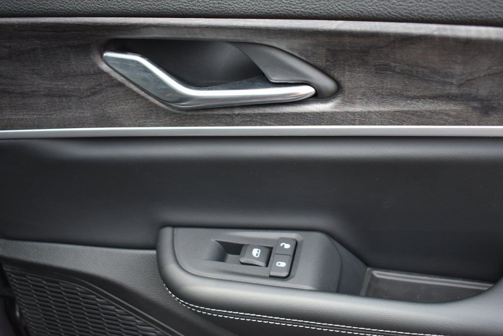 Used 2025 Jeep Grand Cherokee Limited w/ Black Appearance Package image 64