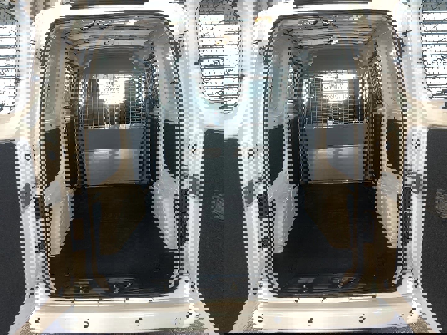 Used 2021 Nissan NV200 SV w/ Sliding Door Glass Package image 17