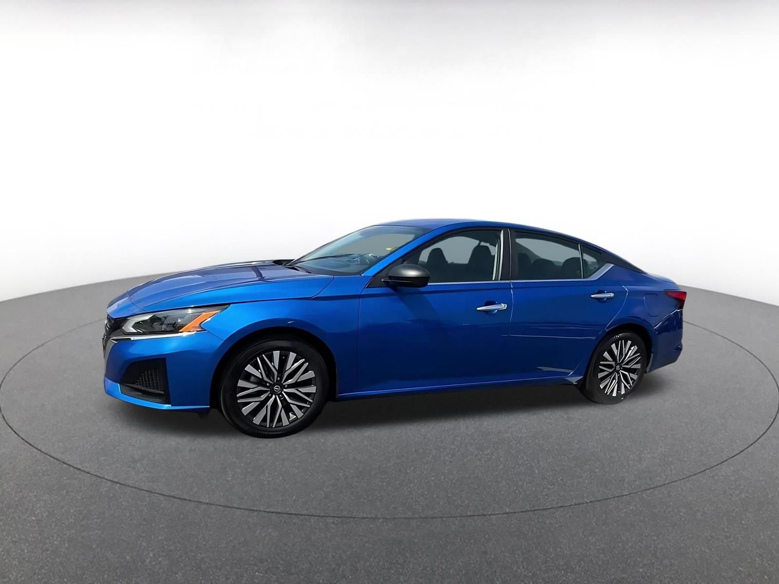 Used 2025 Nissan Altima 2.5 SV FWD image 8