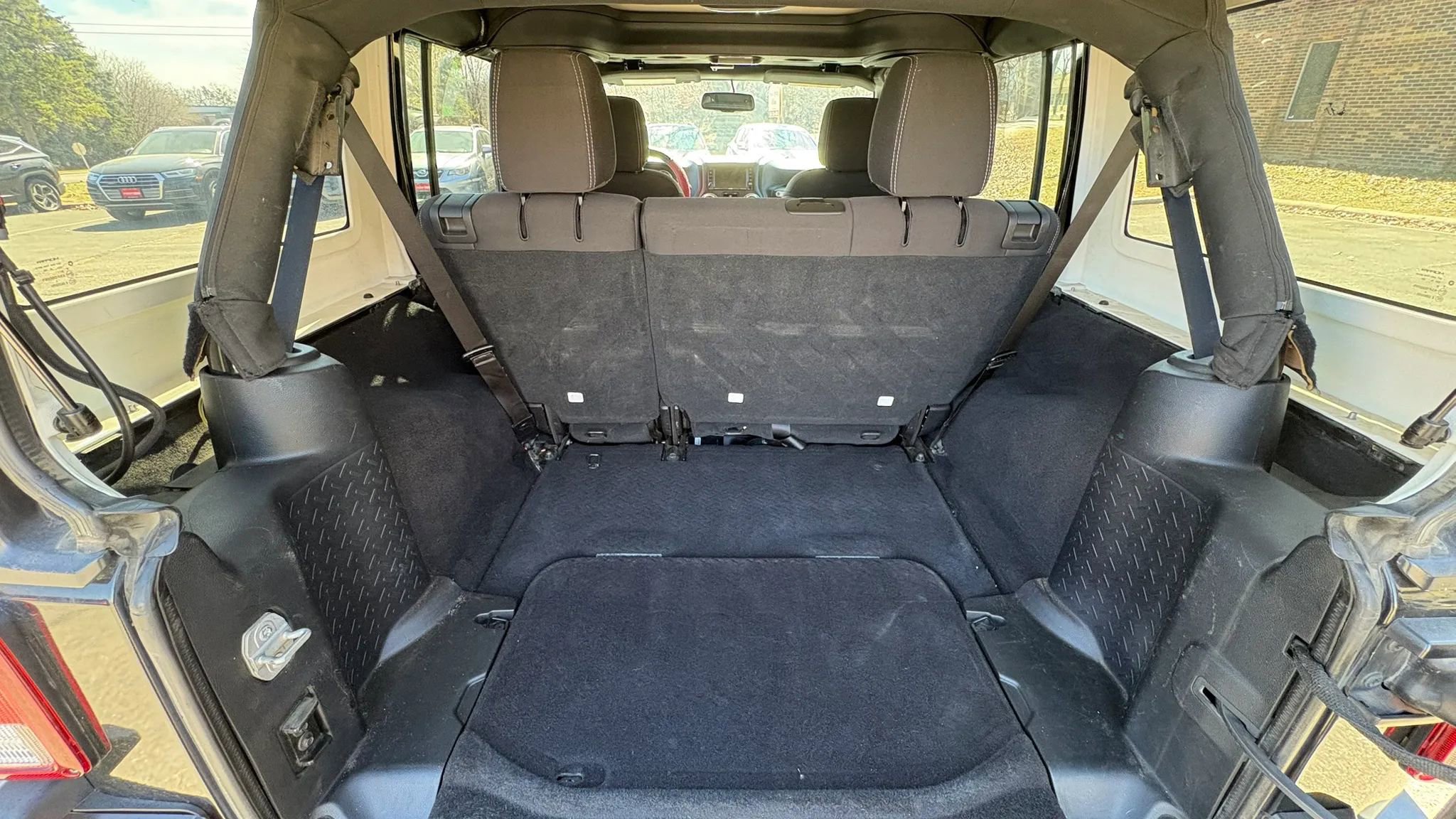 Used 2016 Jeep Wrangler Unlimited Sahara w/ Connectivity Group image 20