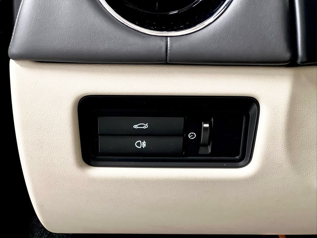 Used 2015 Jaguar XJ AWD/4WD image 33