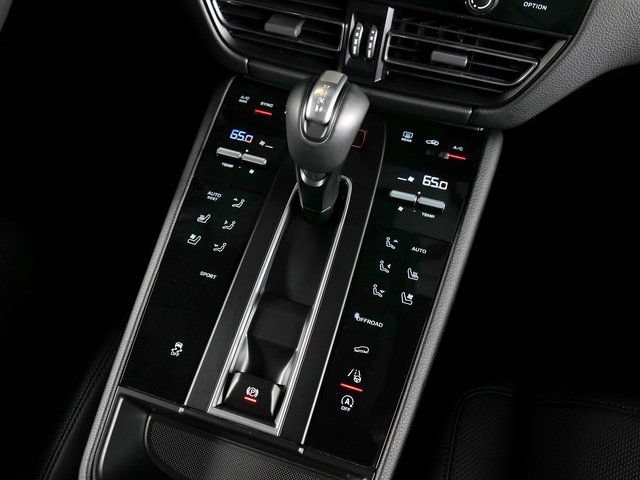 Certified 2026 Porsche Macan AWD/4WD image 16